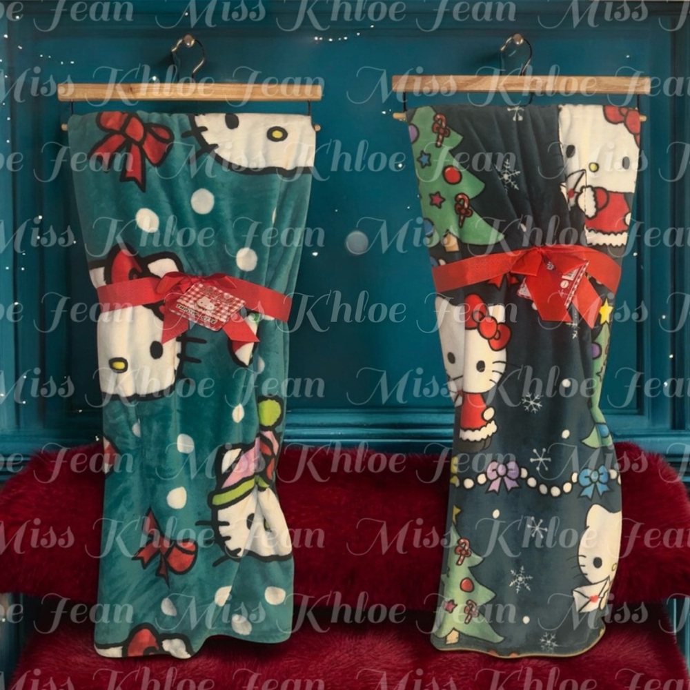 - Hello Kitty Christmas Throw Blanket Set